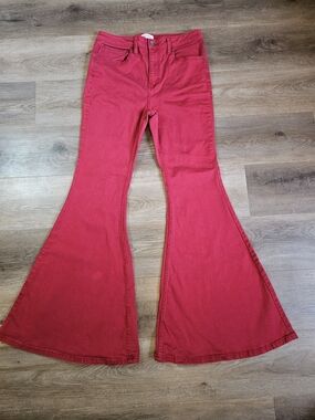 Shyanne High-Waist Red Ultra Flared Stretch Women’s Jeans Sz 33